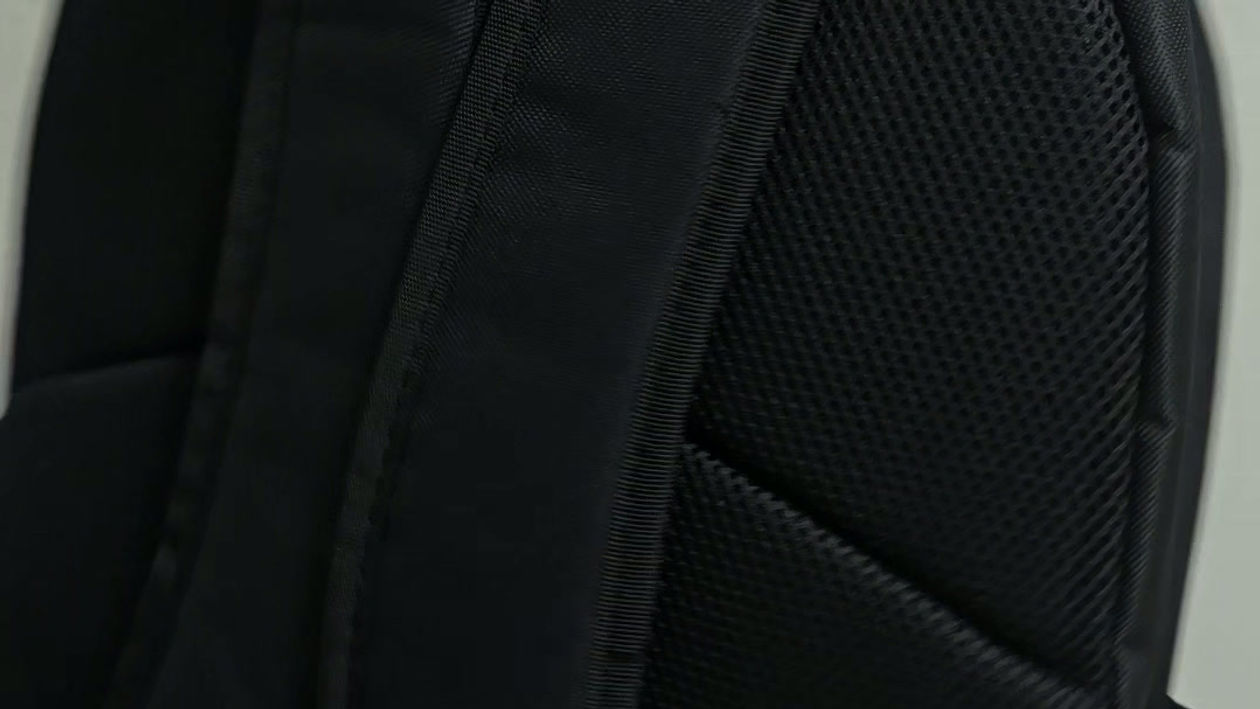 תיק גב - לשון בחוץ